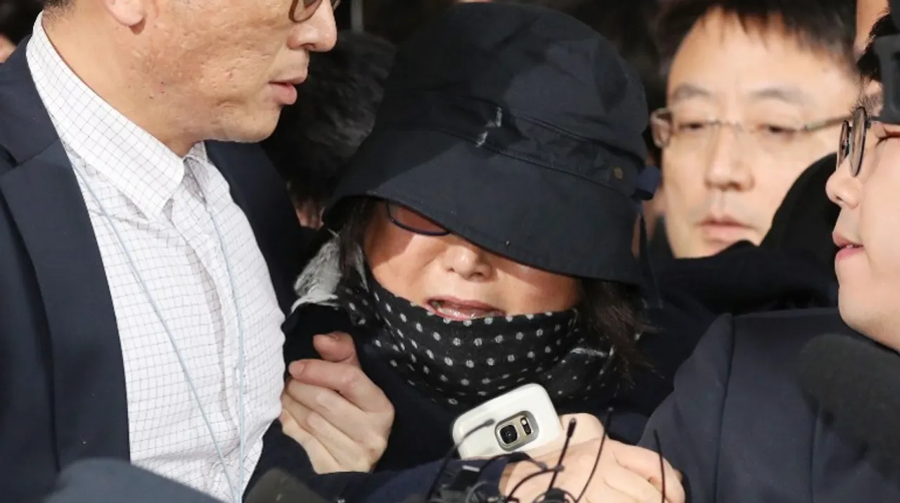  Park and Choi (C) have been friends for 40 years. The precise nature of that friendship lies at the heart of the current scandal which has triggere Photograph:(AFP) 