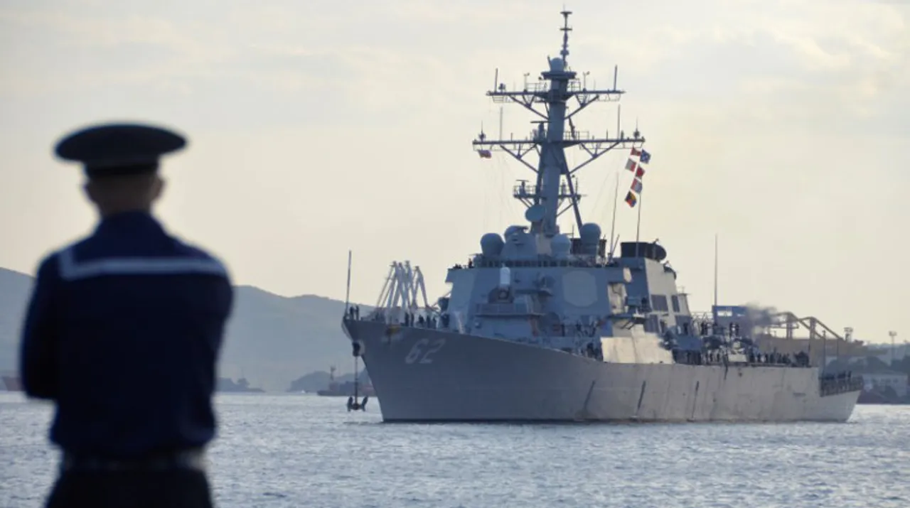  US Navy destroyer Photograph:(Reuters) 