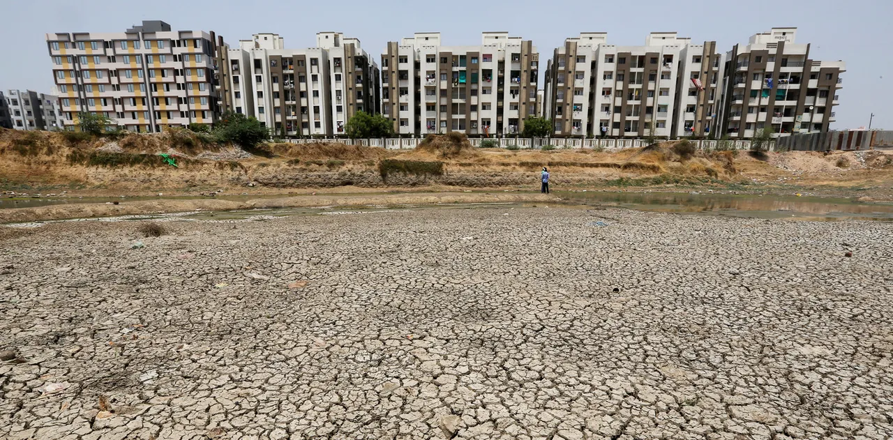  Ratanpura Lake, on the outskirts of Ahmedabad, Gujarat, has almost completely dried up Photograph:(Reuters) 