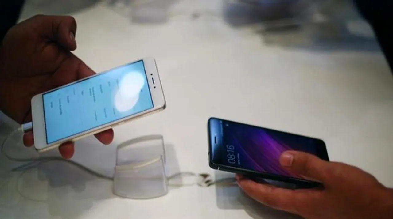  phones Photograph:(Others) 