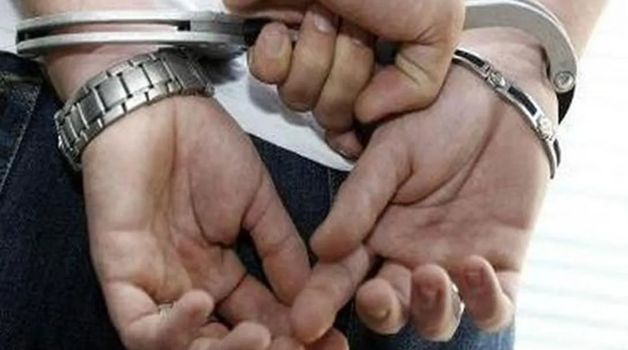  man arrested Photograph:(Zee News Network) 