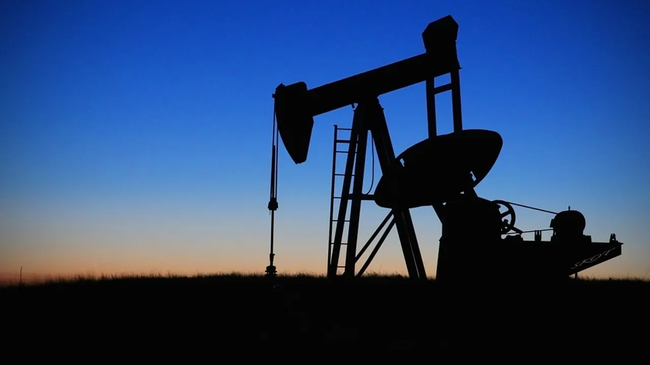  Oil Photograph:(Others) 