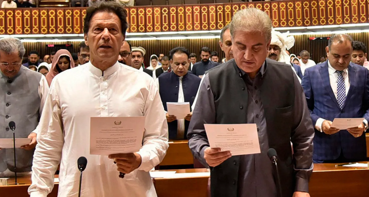  A group of PTI defectors led by Fawad Chaudhry met Shah Mehmood Qureshi to convince him to ditch Imran Khan  Photograph:(PTI) 