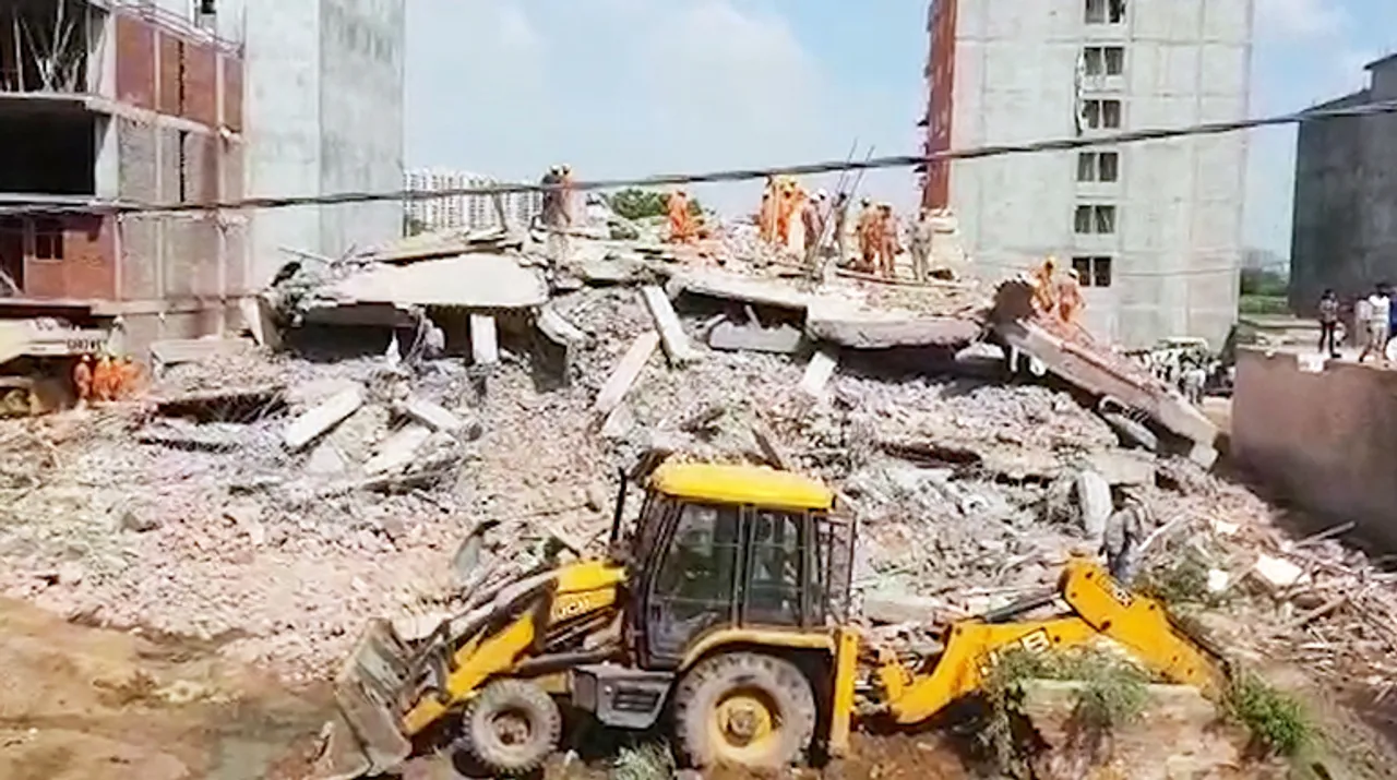  Six-storey building falls on 4-storey building in Greater Noida Photograph:(WION) 