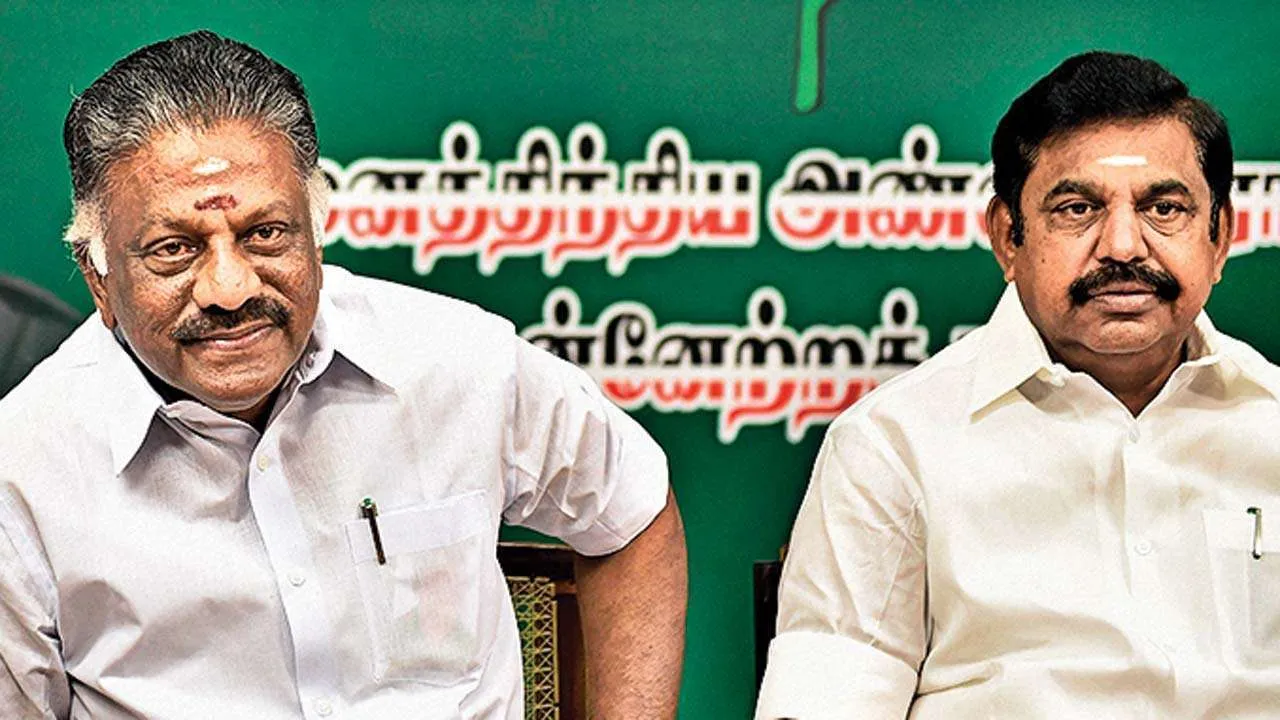  Palaniswami-Panneerselvam Photograph:(PTI) 