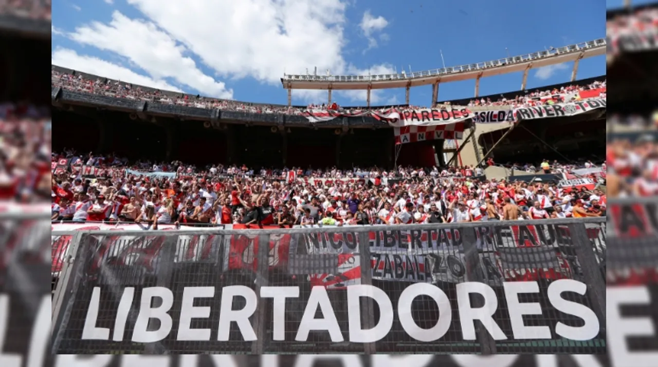  River Plate's fans Photograph:(Reuters) 