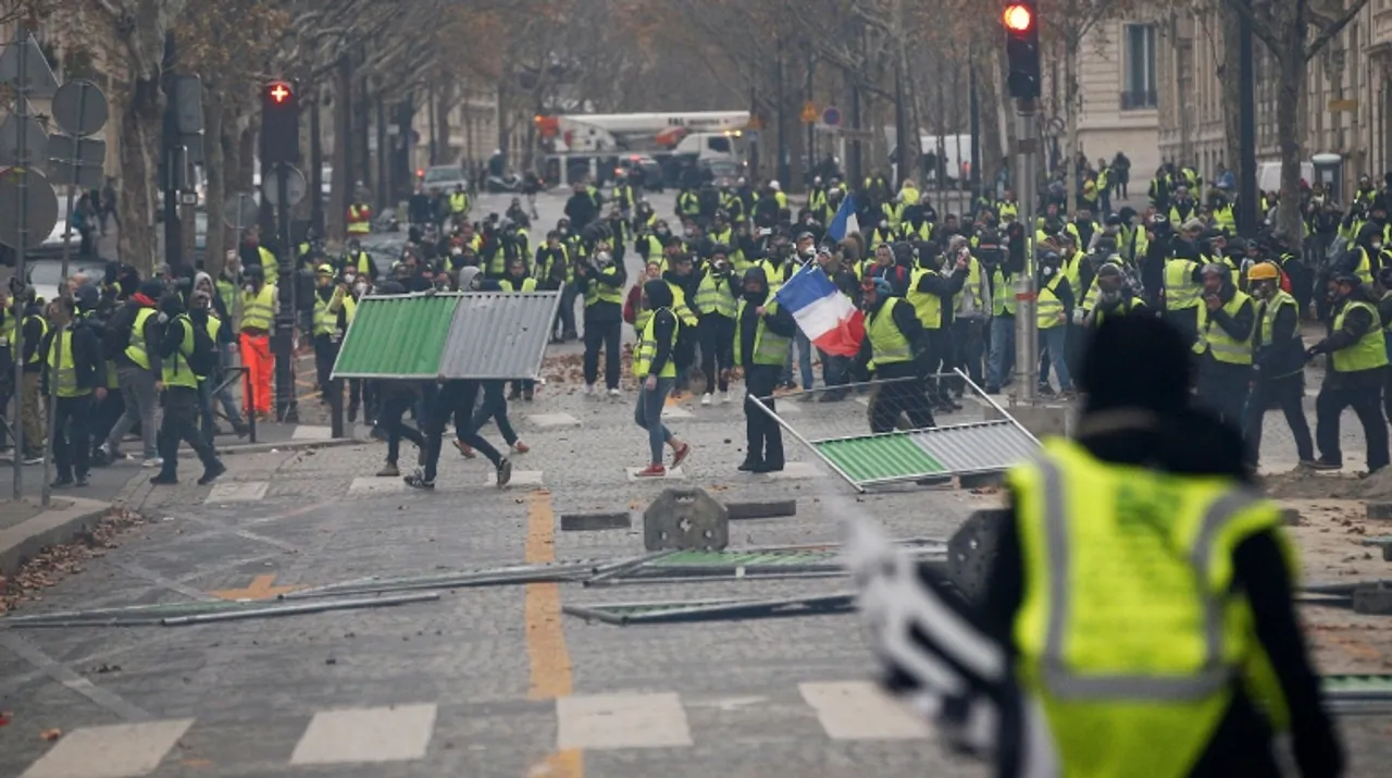  France fuel protest. Photograph:(Reuters) 