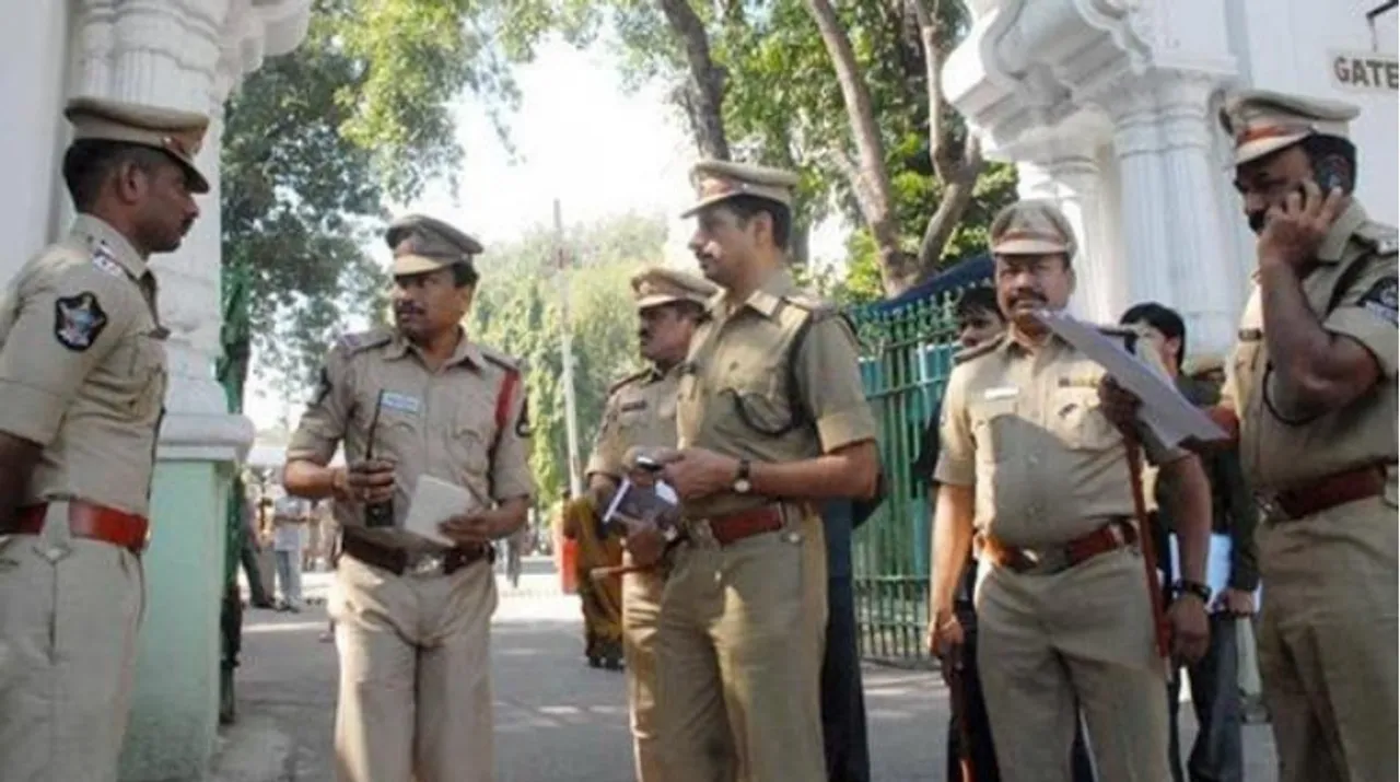  Indian police Photograph:(Zee News Network) 