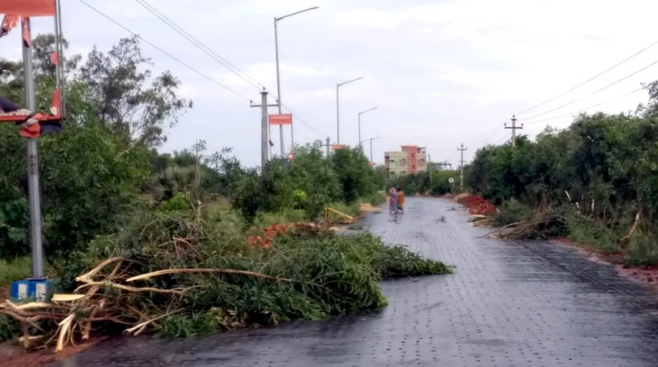  Cyclone Fani in West Bengal Photograph:(PTI) 