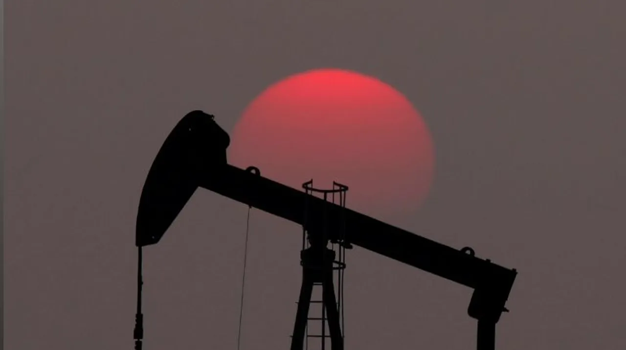  Oil Pump Photograph:(Reuters) 