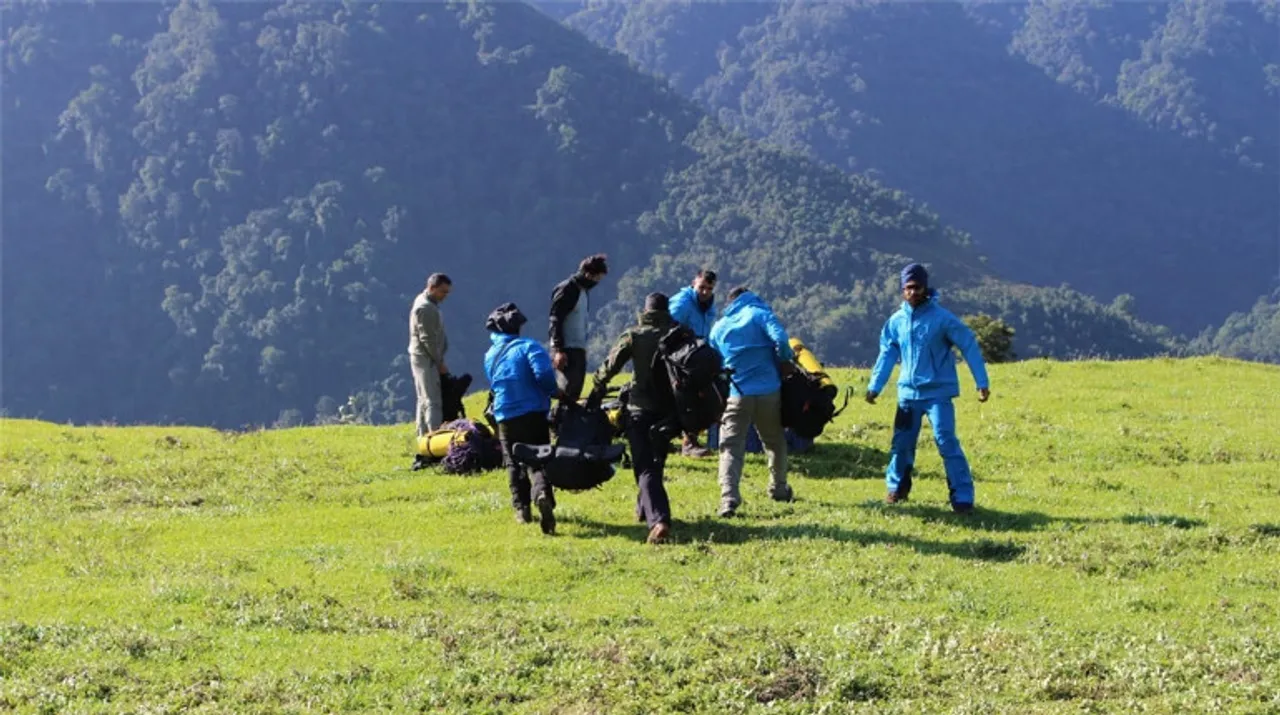  Mountaineers move towards the crash site of IAF's AN-32 aircraft Photograph:(IANS) 