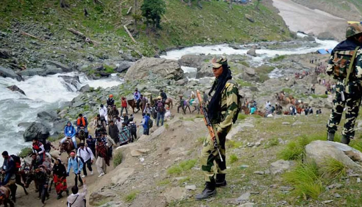  Amarnath Yatra Photograph:(Reuters) 