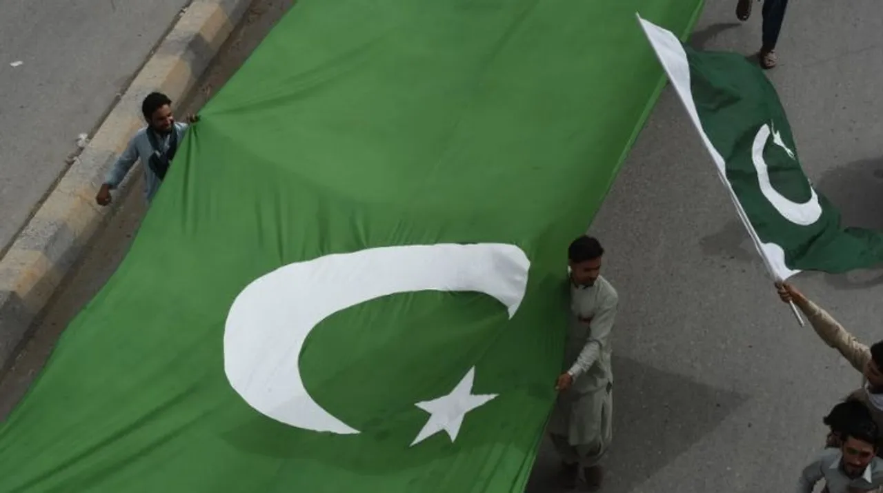  Pakistan flag Photograph:(AFP) 