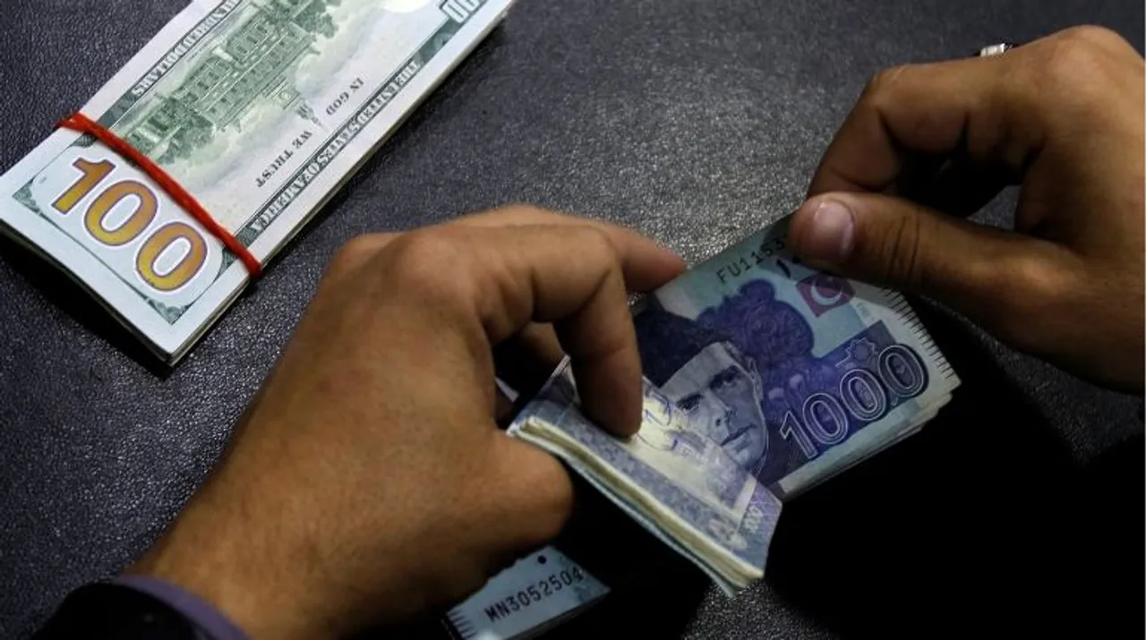  Pakistan currency Photograph:(Reuters) 