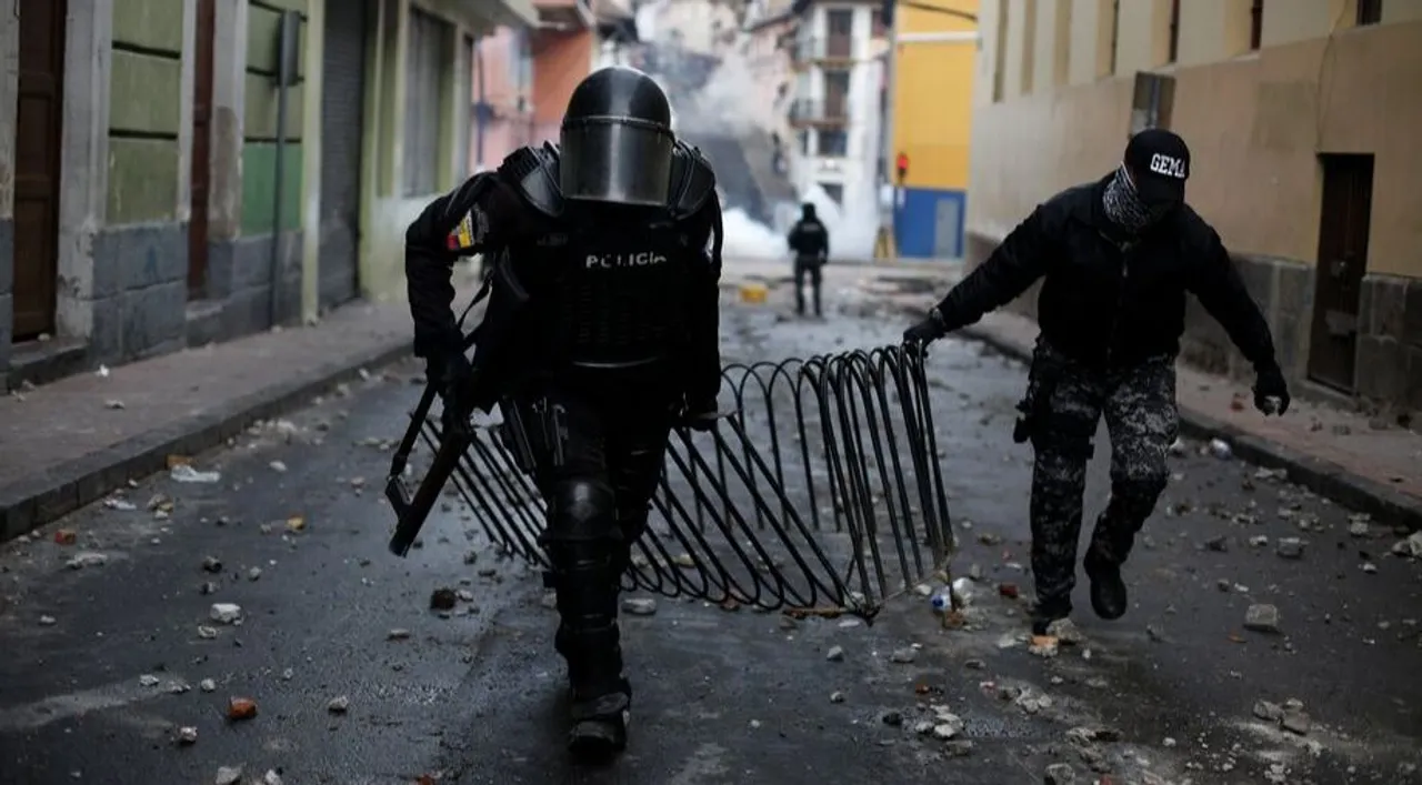  Ecuador protest Photograph:(AFP) 