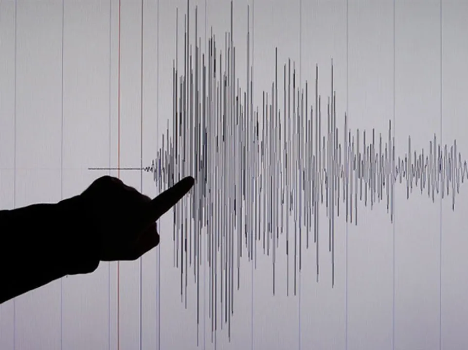  Earthquake Photograph:(X) 