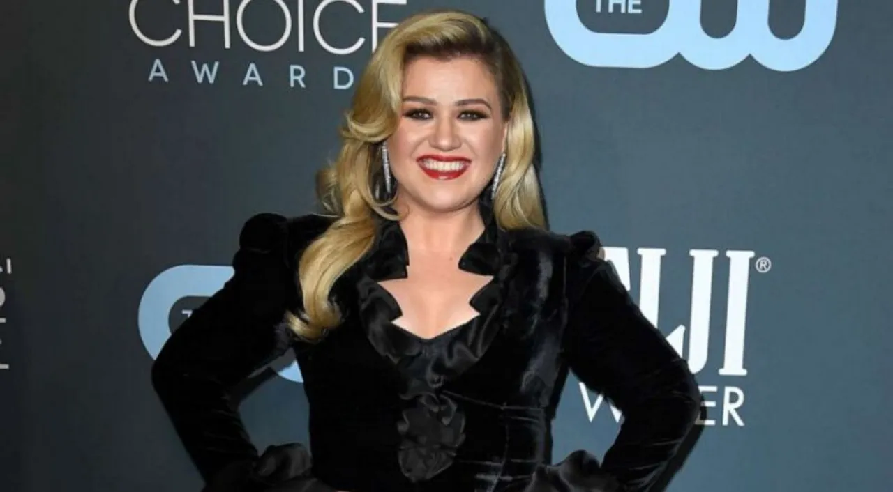  Kelly Clarkson Photograph:(X) 