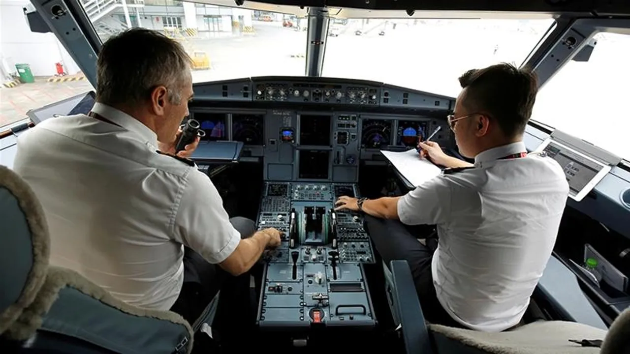  Pakistan pilots Photograph:(Reuters) 
