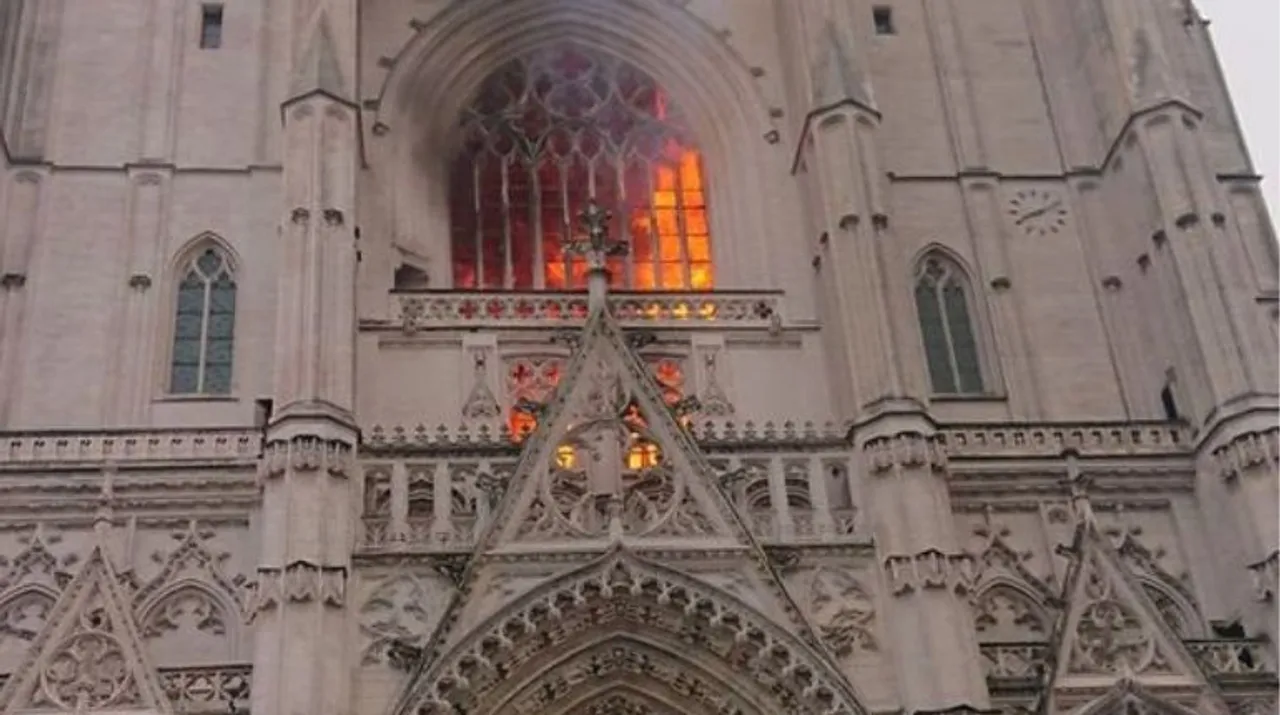  Fire damages cathedral in French city of Nantes Photograph:(AFP) 