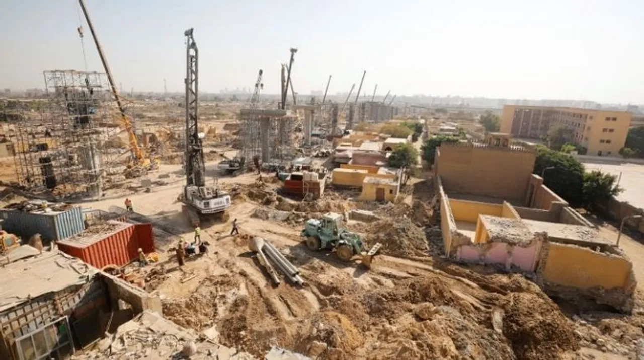  Highway being built near Egypt's pyramids Photograph:(Reuters) 