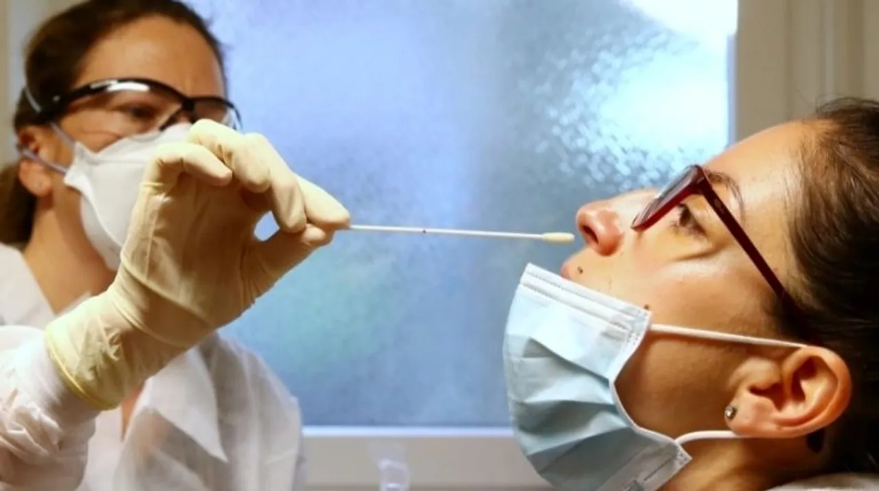  Coronavirus nasal swab test Photograph:(Reuters) 