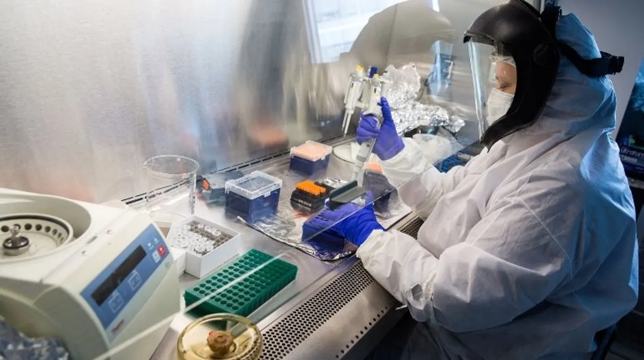  Scientists analyse the impact on Omicron variant Photograph:(The New York Times) 