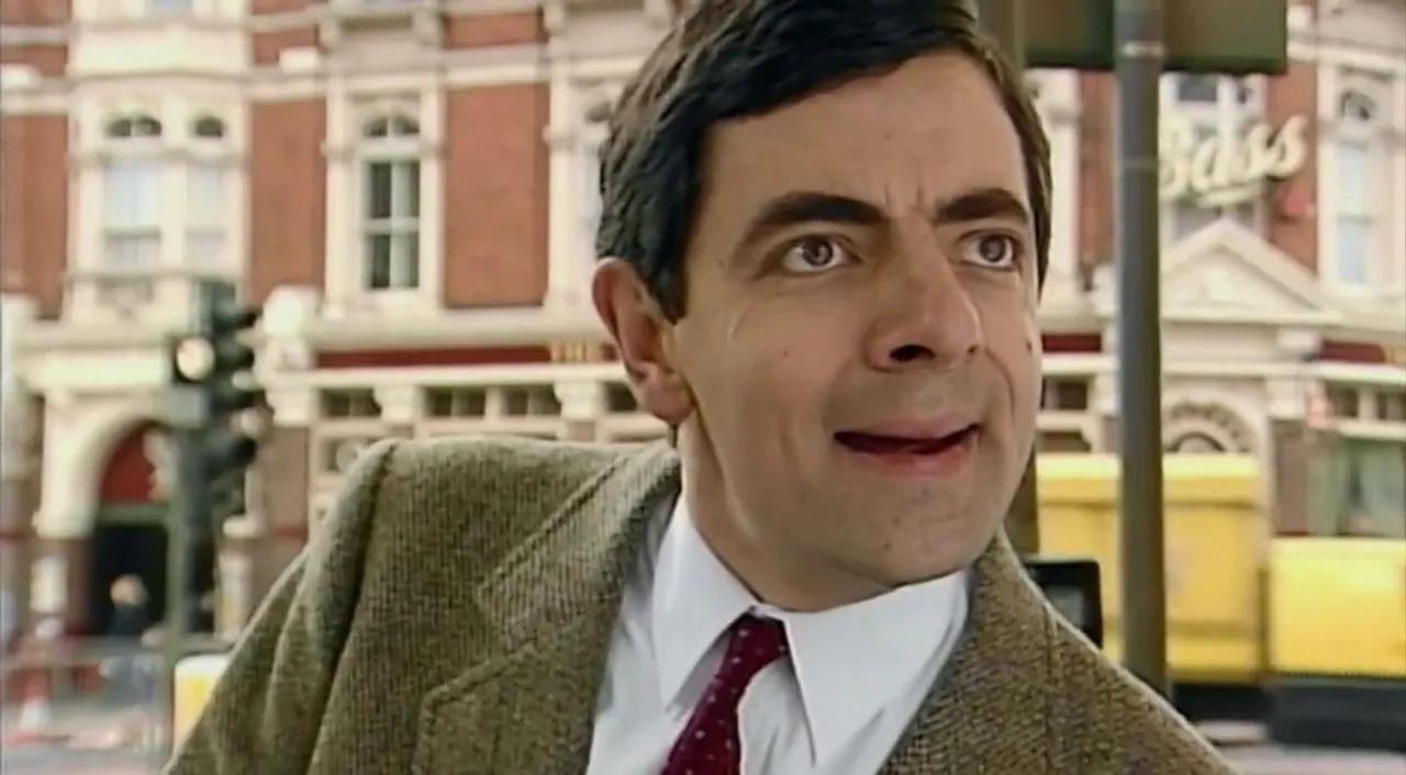  Rowan Atkinson Photograph:(X) 