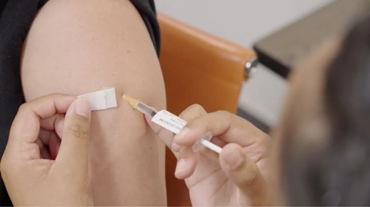  The Pfizer-BioNTech coronavirus disease (COVID-19) vaccine is administered to a vaccinator in Auckland, New Zealand, February 19, 2021 in this still image taken from video Photograph:(Reuters) 