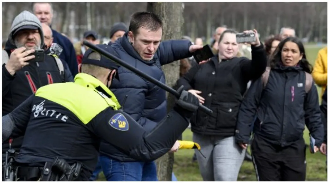  Dutch protests Photograph:(AFP) 