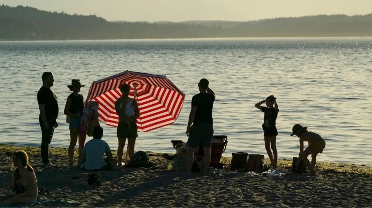  HEAT WAVE EXPLAINER Photograph:(The New York Times) 