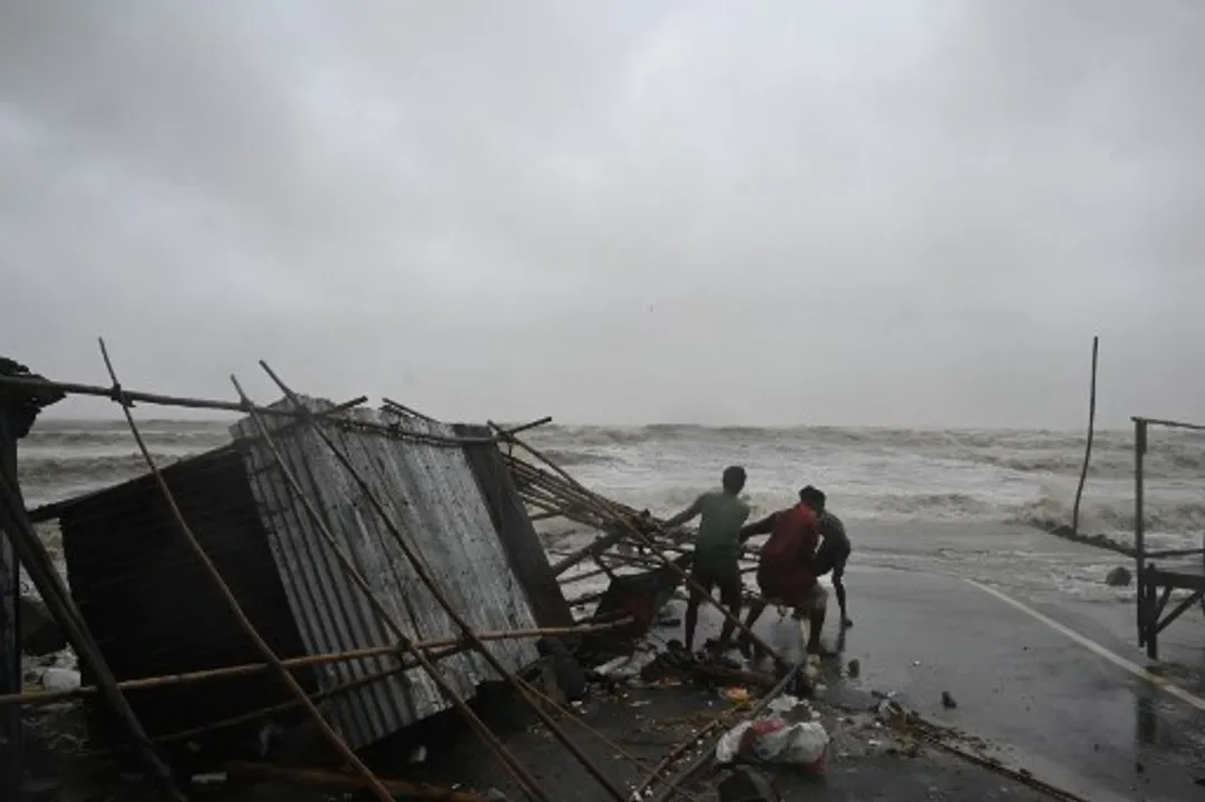  Authorities say flash floods are feared in hilly areas of Odisha due to cyclone Gulab Photograph:(AFP) 