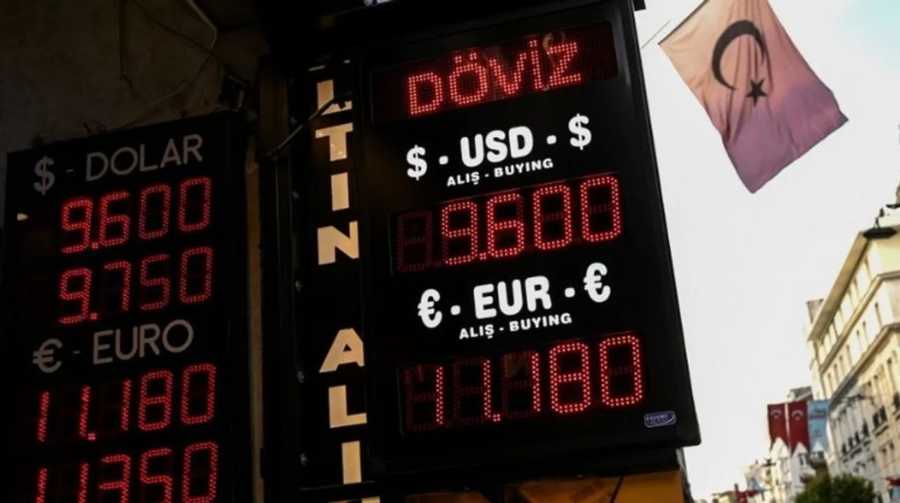  A screen shows rates at a currency exchange agency near Taksim square in Istanbul (File Photo) Photograph:(AFP) 