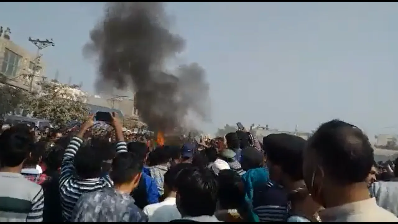  A heavy contingent of police has been sent to Sialkot to control the rampaging crowd Photograph:(Agencies) 