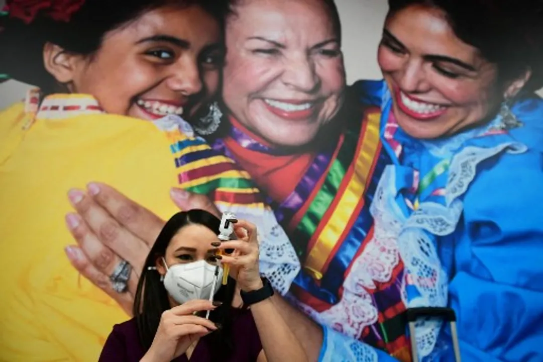  A nurse prepares a vaccine dose in Los Angeles, CaliforniaÂ  Photograph:(AFP) 