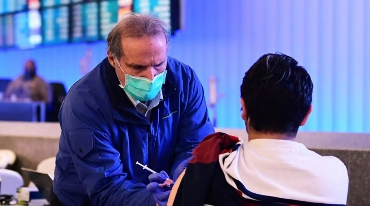  In comparison to homologous or matched boosters, heterologous or mixed boosters elicited similar or higher antibody responses. Photograph:(AFP) 