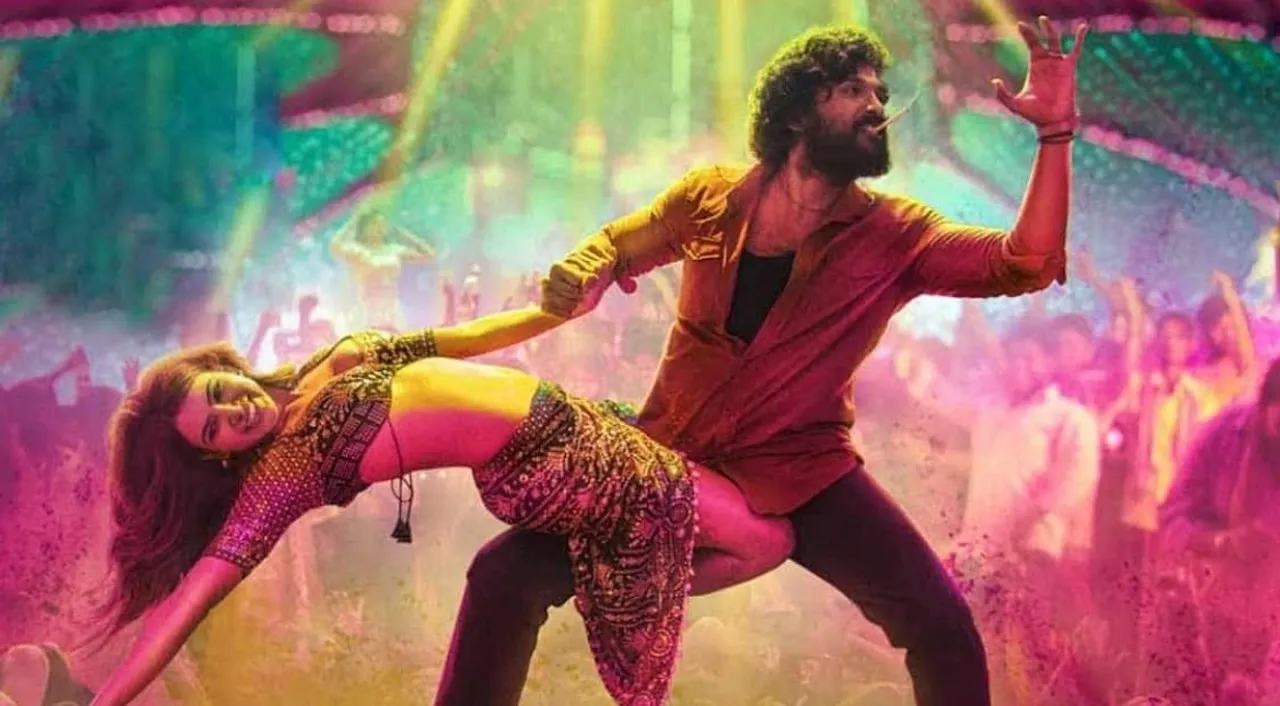  Samantha and Allu Arjun in a still from 'Pushpa The Rise' Photograph:(X) 