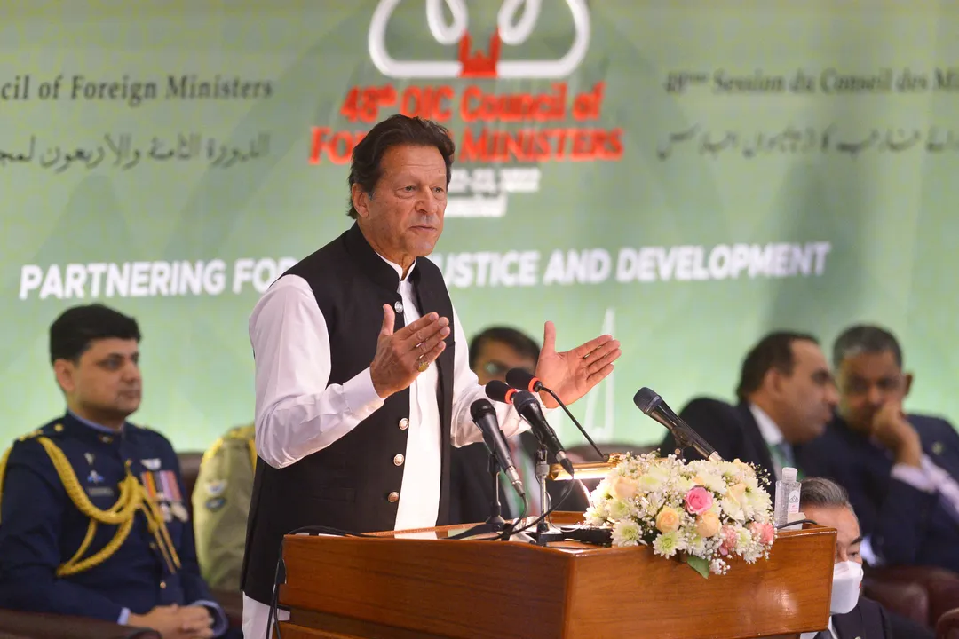  Imran Khan urges nation for support ahead of no-confidence vote Photograph:(AFP) 