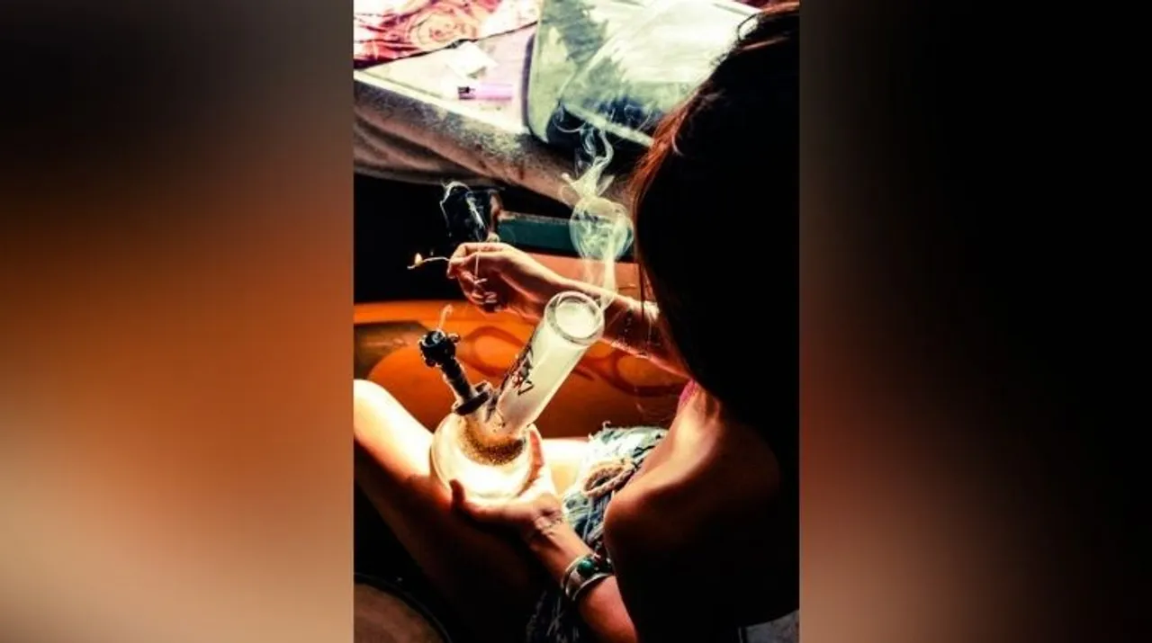  Secondhand cannabis smoke from a bong is worse than cigarette smoking (representative image).   Photograph:(X) 