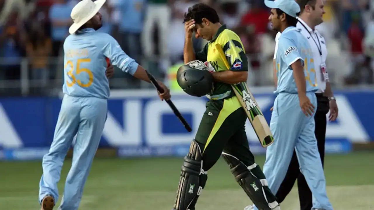 Misbah-ul-Haq revealed why he played scoop shot during 2007 T20 World Cup loss against India Photograph:(Reuters) 