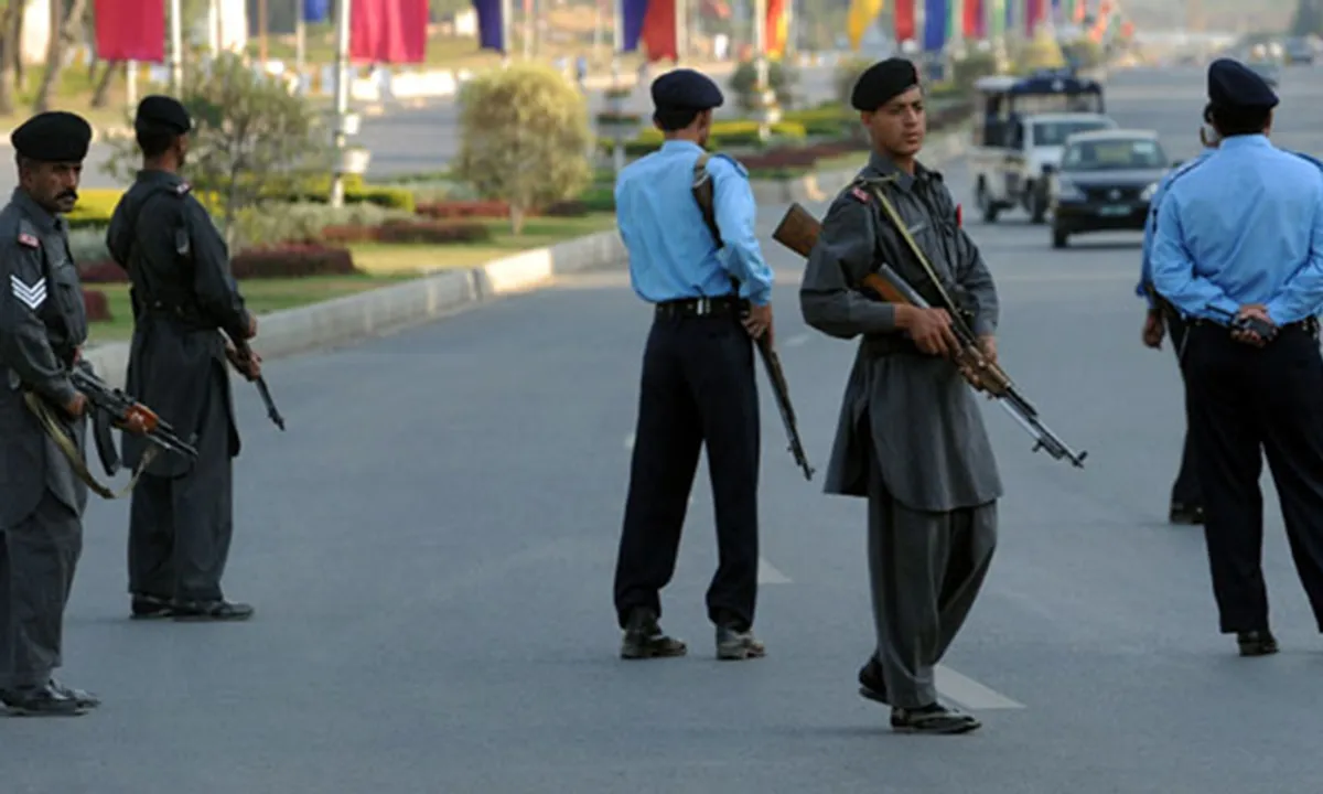  Islamabad Police  Photograph:(AFP) 
