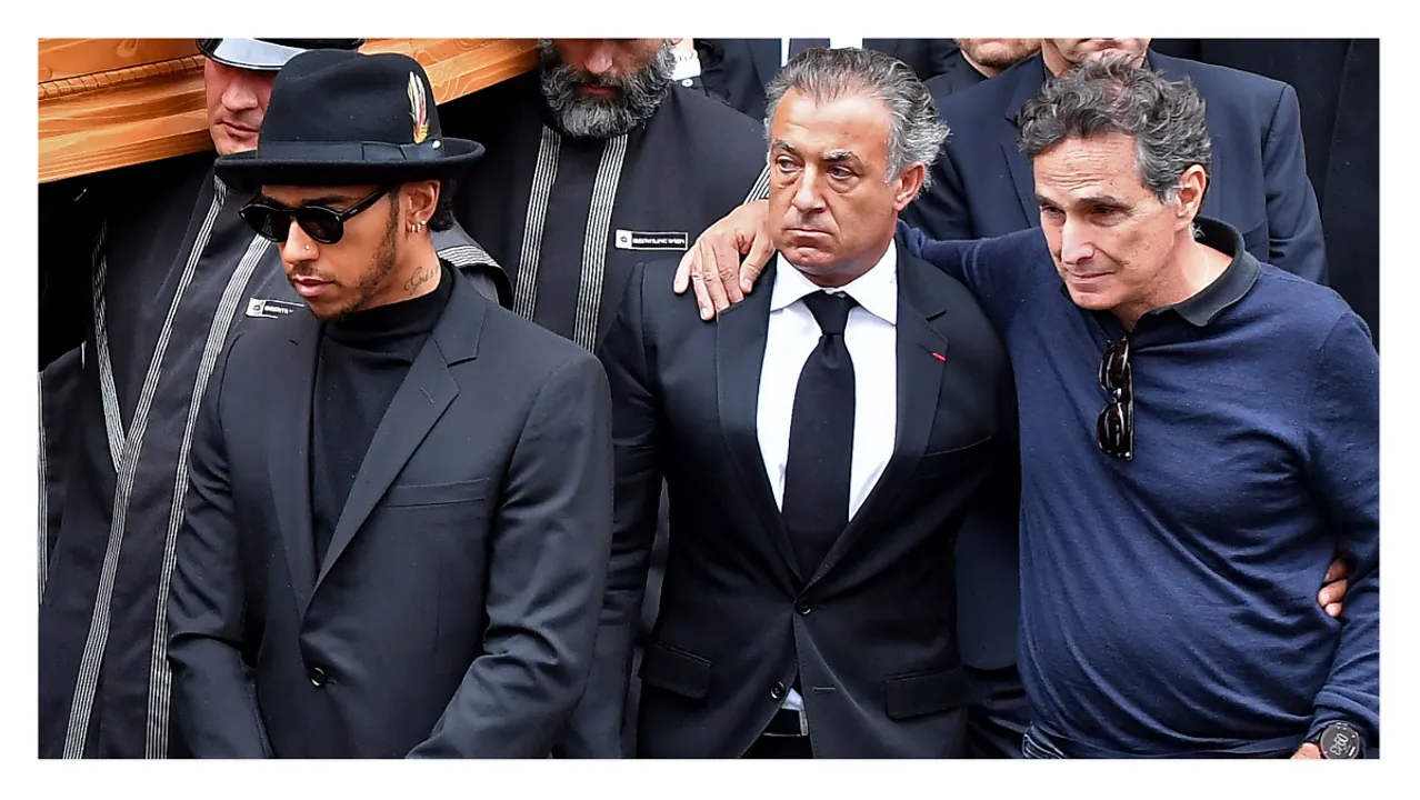  Amid heavy criticism, Nelson Piquet apologises to Lewis Hamilton  Photograph:(AFP) 