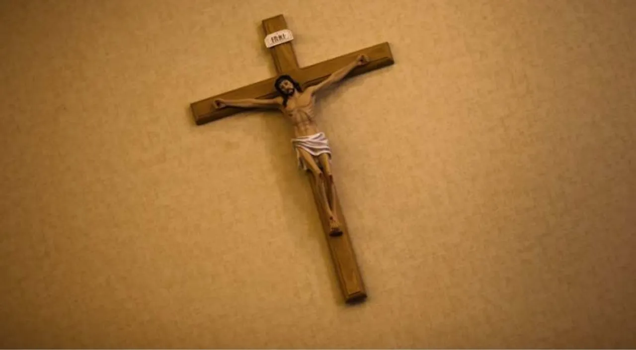  Cross Photograph:(Reuters) 