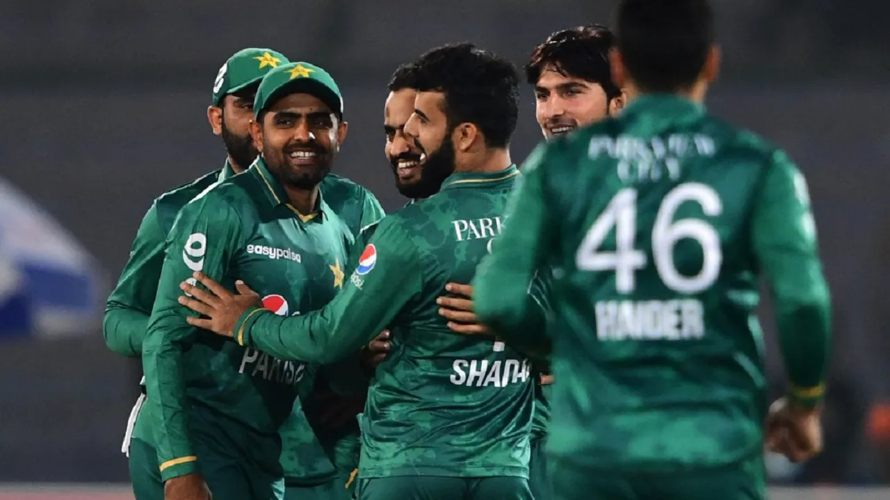  India will lock horns with Pakistan in Asia Cup 2022 on Sunday. Photograph:(AFP) 