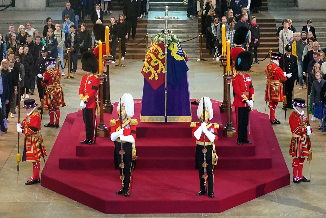  Members of the public pay their respects as they pass the coffin of Queen Elizabeth II  Photograph:(AFP) 