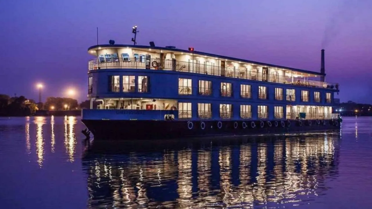  Ganga Vilas Cruise ship Photograph:(X) 