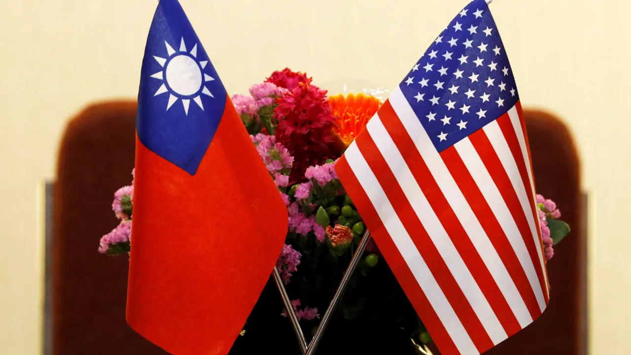  Flags of Taiwan and US Photograph:(Reuters) 