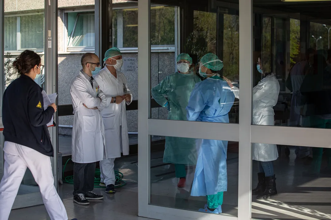  France faces triple-threat winter epidemic, medical staff demands hike in consultation fees Photograph:(N) 