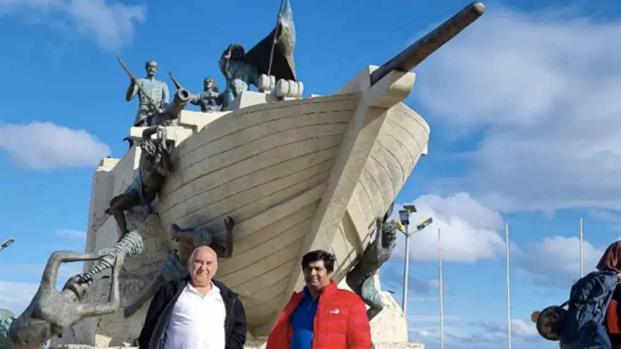  Round the world in the shortest time, two Indians achieve astounding world record feat  Photograph:(X) 