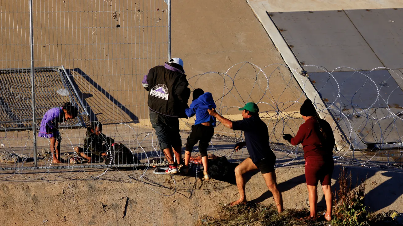  Asylum-seeking migrants Photograph:(Reuters) 