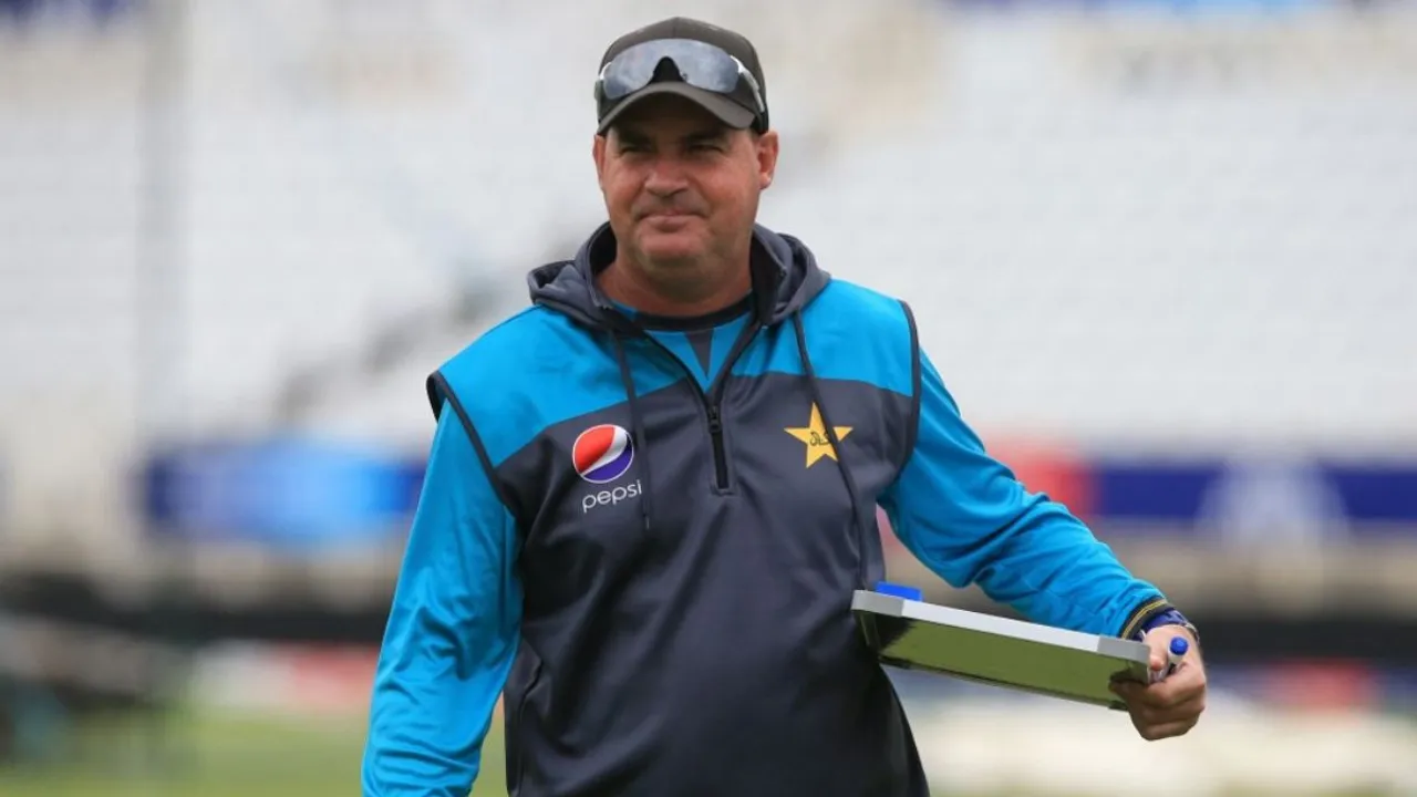  Mickey Arthur Photograph:(AFP) 